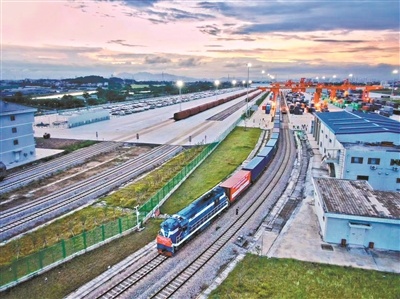 配资平台官方网站 从外贸“压舱石”到科技产业“双引擎”