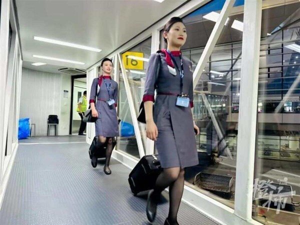 最专业股票配资论坛 春秋航空空姐可全程穿平底鞋执勤